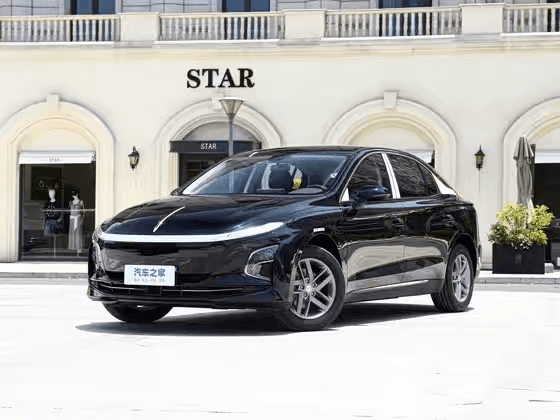Hongqi E-QM5
